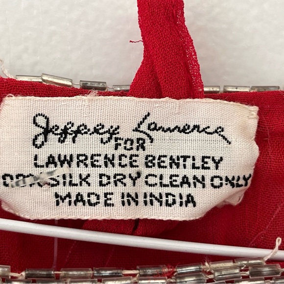 Brand New Red Sequined & Beaded 100% Silk Top with 100% Rayon Lining. Size: M/L - Picture 6 of 8